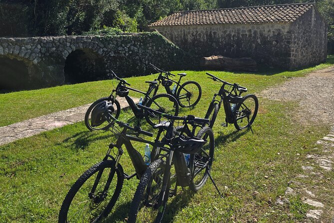 E-Bike Tour + Gourmet Snack + Wine Tasting (Small Group) - Pickup and the small-group vibe that keeps things easy