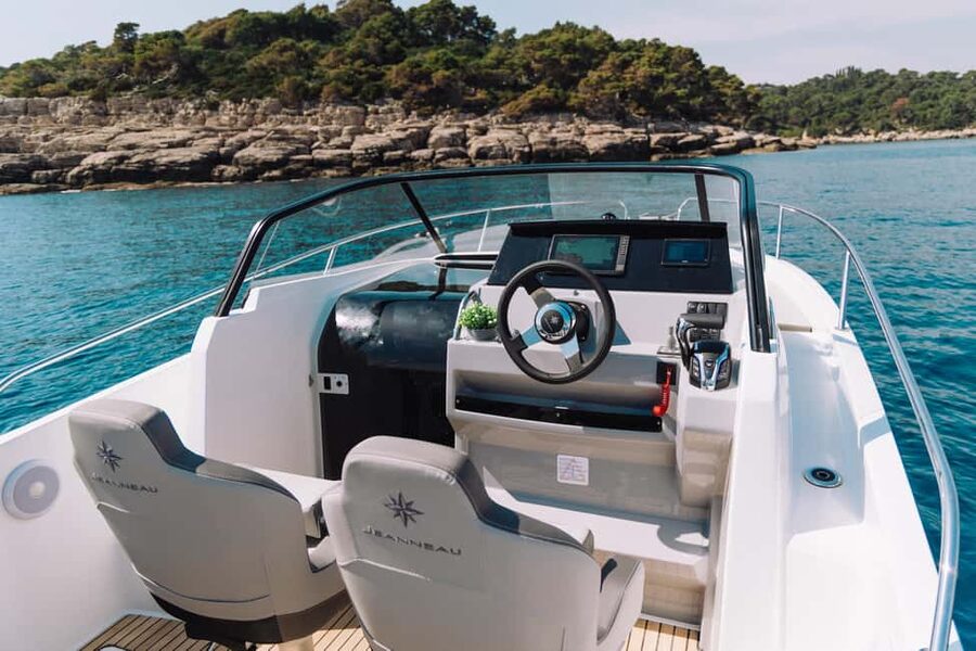 Elaphite Islands: Private boat tour (Cap Camarat 7.5wa) - Cap Camarat 7.5wa: the boat that keeps the day smooth