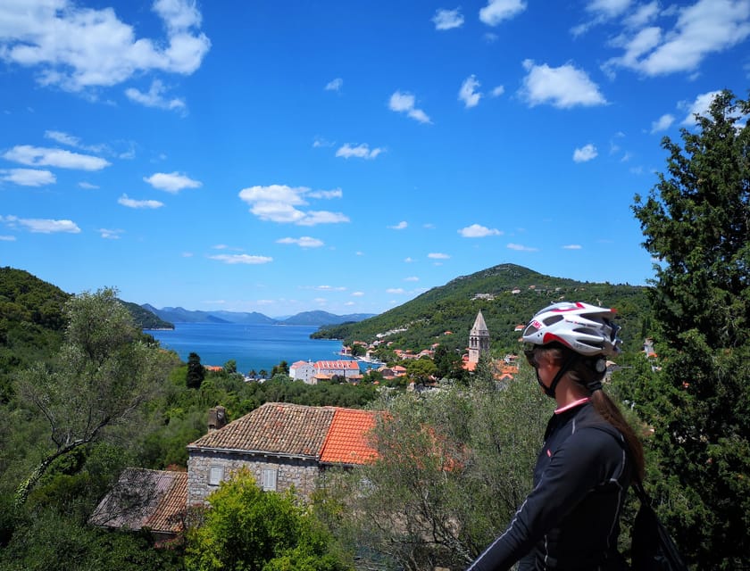 Elaphiti Islands Kayaking and Cycling Tour - The guide makes the day: safety, pacing, and local context