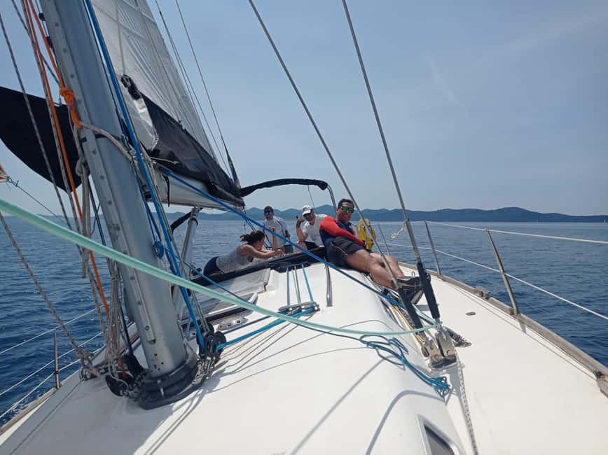 Elegant Day-Sailing Tour-Lunch&Drinks included - Lunch on a sail day: light meal included, plus island restaurant options