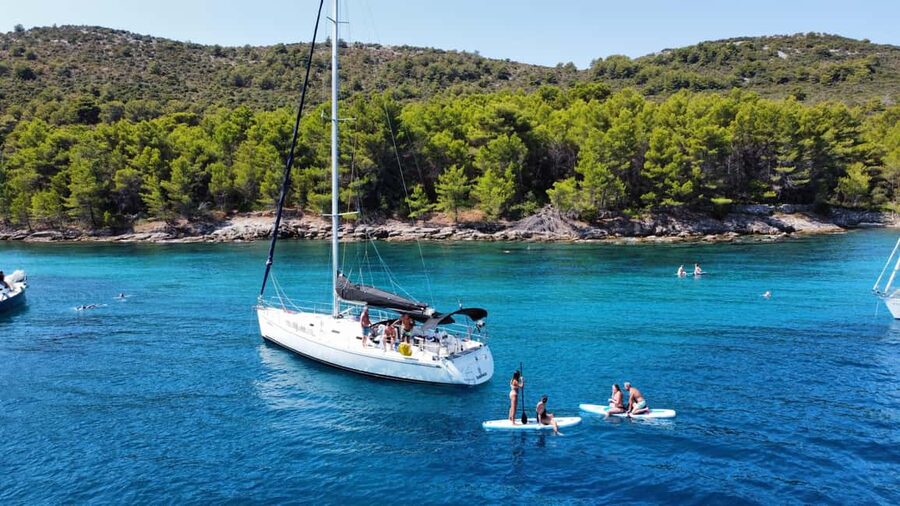 Elegant Day-Sailing Tour-Lunch&Drinks included - The sailyacht setup: cabins, toilets, kitchen, and shade