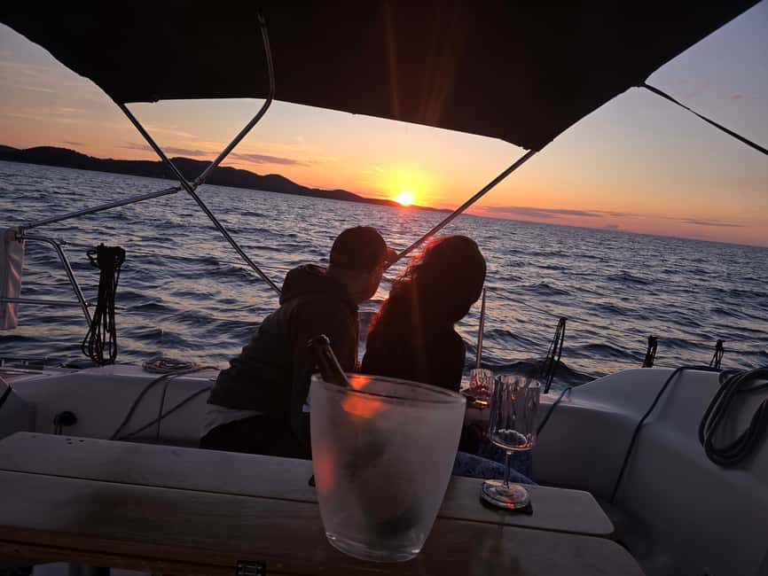 Elegant Sunset cruise under sails,large yacht,full comfort - Small group sailing up to 10: why the number matters for the vibe