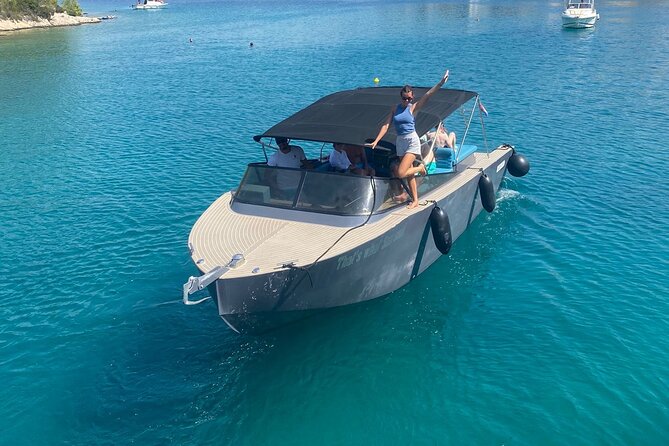 Exclusive Blue Lagoon Luxury Boat Tour from Split - Šolta and Nečujam bay: long water time with Mohito bay swimming