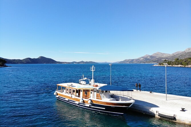 Explore Elaphiti Islands by Boat Tour: Hop-on-Hop-off Adventure - What hop-on-hop-off really means when the boat runs on time
