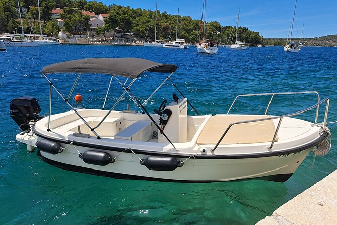 Explore the West coast of the island Brac by BETINA boat - Key highlights worth planning around