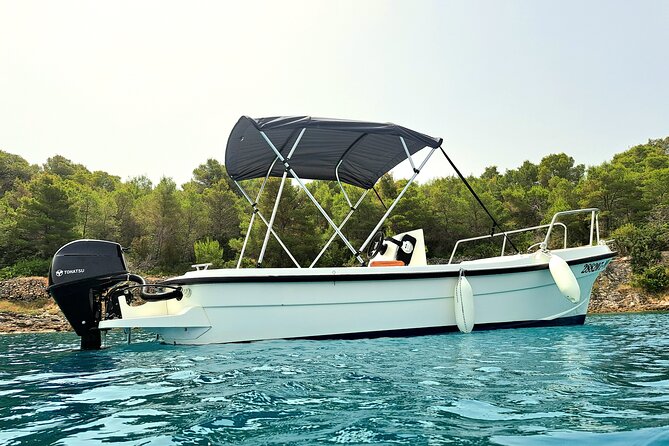Explore the West coast of the island Brac by BETINA boat - Captain-your-own BETINA boat along Brac’s west coast