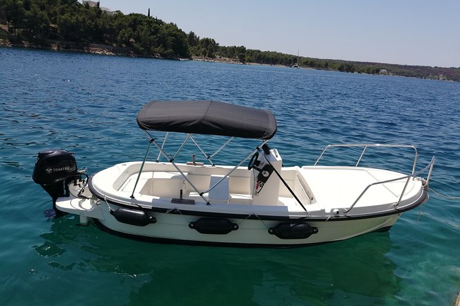 Explore the West coast of the island Brac by BETINA boat - Snorkelling gear included: what that means for you