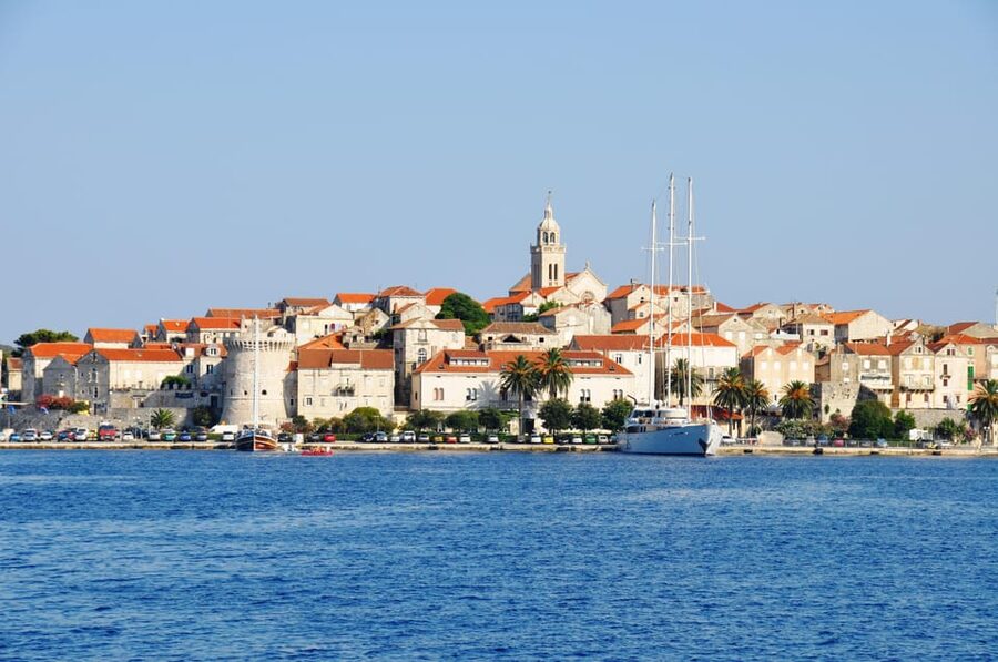 From Dubrovnik: Korcula Island Tour with Wine Tasting - Ston stop: coffee, shellfish culture, and the wall mindset