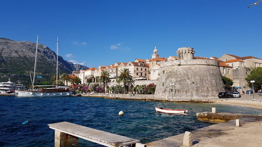 From Dubrovnik: Korcula Island Tour with Wine Tasting - Korčula city tour: history you can actually walk