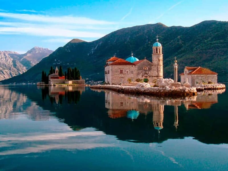 From Dubrovnik: Montenegro Boat Tour from Perast to Kotor - From Dubrovnik pickup to Montenegro border: the early start makes sense