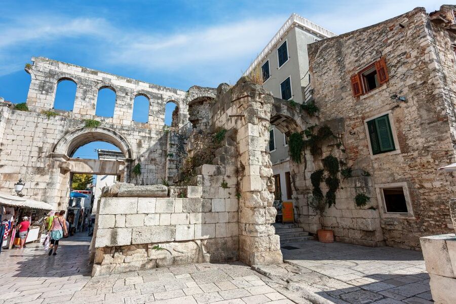 From Dubrovnik: Split Day Trip and City Tour with Transfers - The schedule is simple, so you can plan your energy