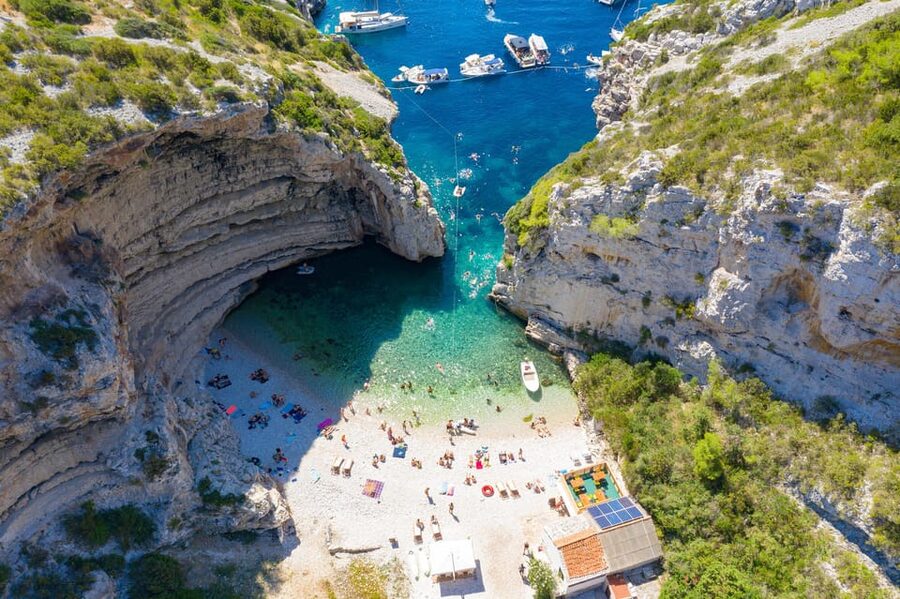 From Hvar: Blue cave group speedboat tour full day - How the Hvar Meet Point Turns Into a Full-Day Speedboat Plan