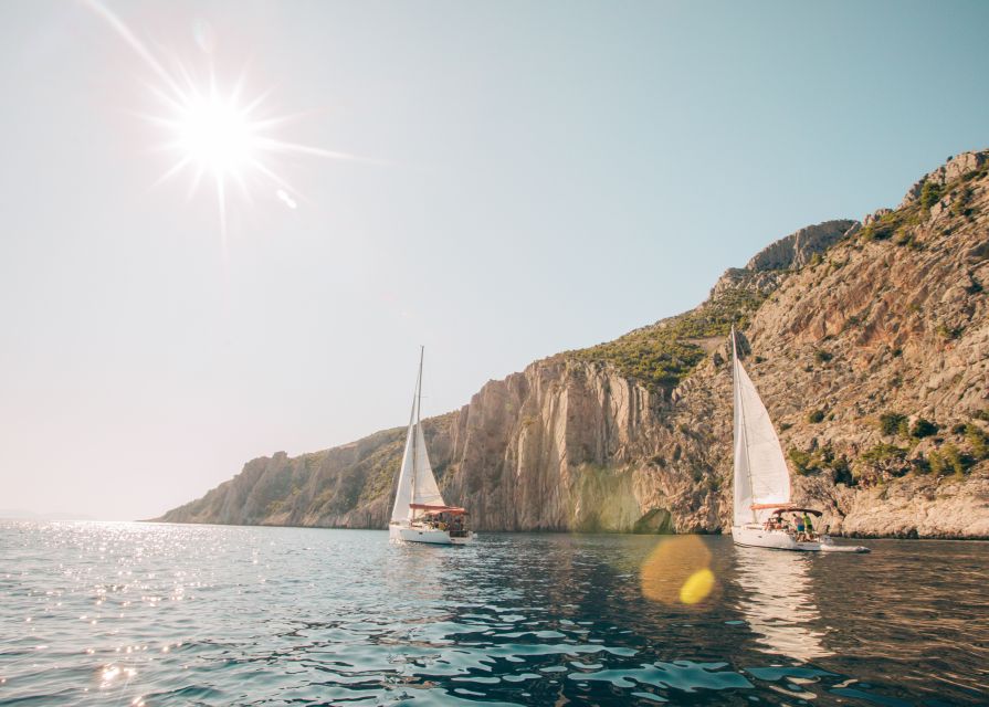From Hvar: Boat Tour to Pakleni Islands on a Comfort Yacht - Who controls the boat, and how that affects your comfort
