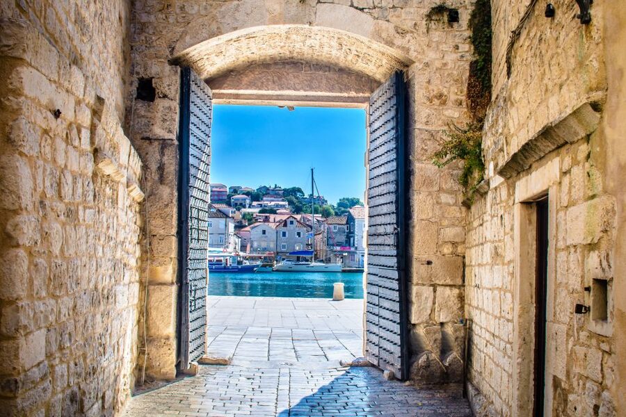 From Makarska Riviera: Full-Day Split & Trogir Tour - Pickup and timing, how to make this day trip feel easy