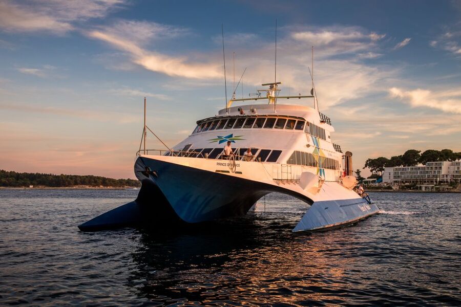 From Porec: Venice Catamaran Crossing One-Way or Round-Trip - Optional extras on board: how to think about gondola and lunch