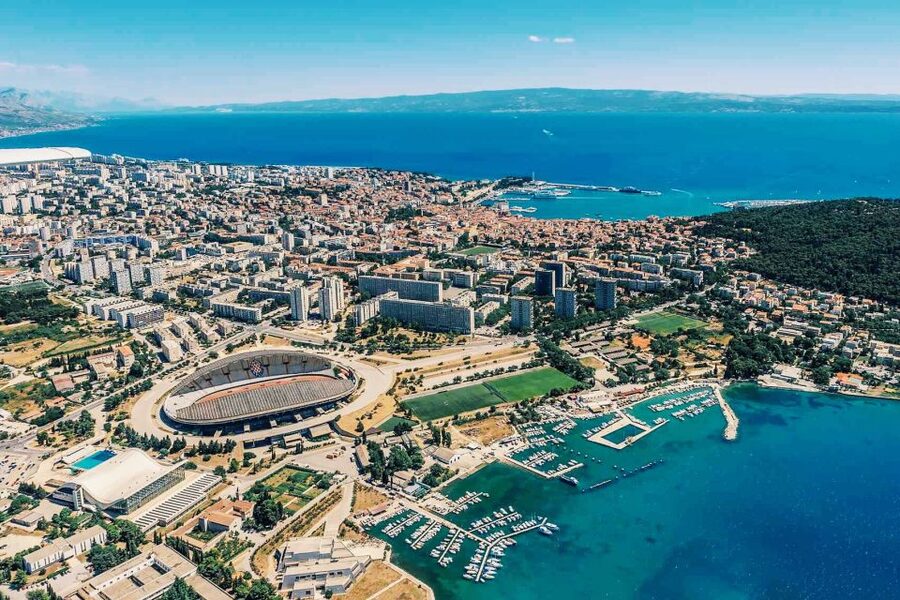From Sinj: Panoramic Flight over Split - Solin on the way back, plus a clear ending