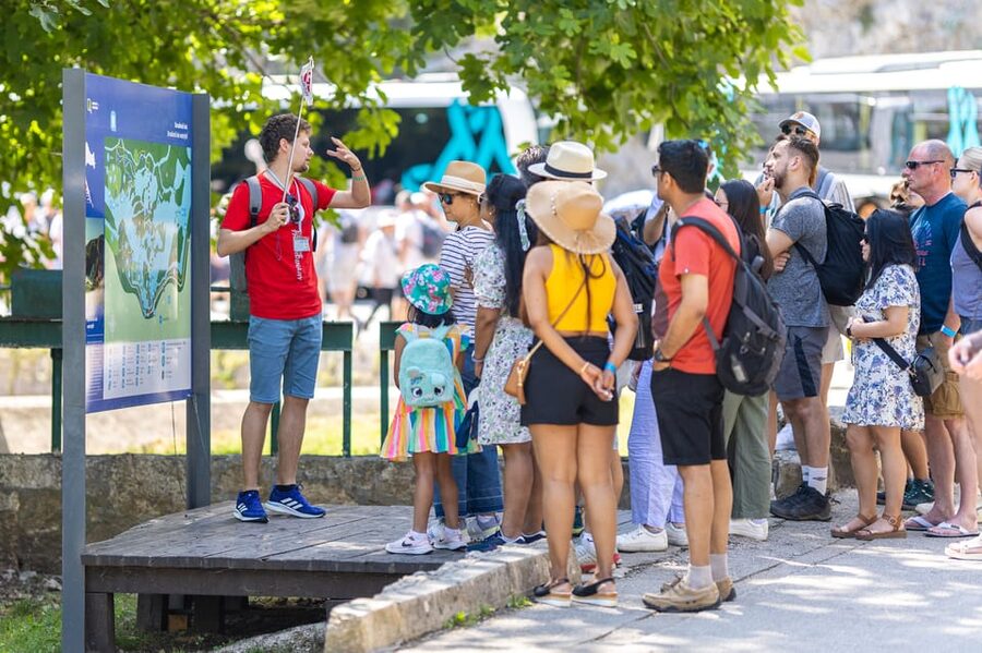 From Split: Krka Waterfalls day tour & wine tasting - Skradin wine tasting: a seaside break that feels very Dalmatia