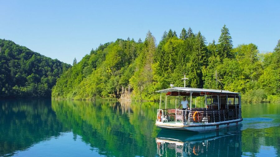 From Split: Transfer to Zagreb with Stop at Plitvice Lakes - The transfer comfort: what “air-conditioned with Wi-Fi” really buys you