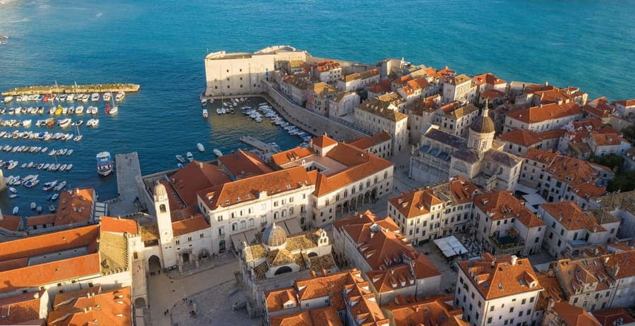 From Split/Trogir: Dubrovnik Guided Tour with a Stop in Ston - Renaissance squares, porticoes, and Sponza Palace stonework