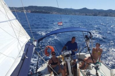Full day sailing tour