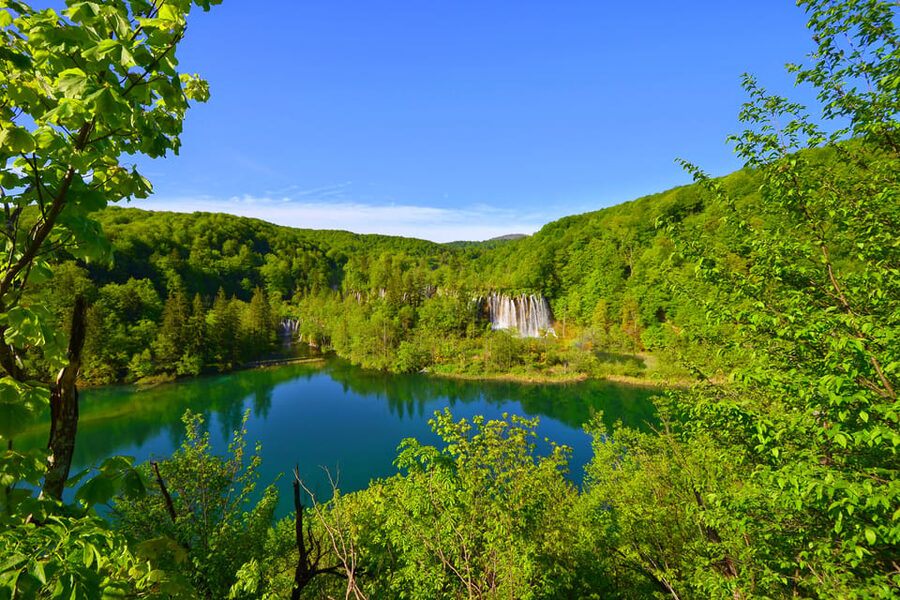 From Zadar: Plitvice Lakes Day Tour - What to pack: shoes, weather layers, and snack strategy