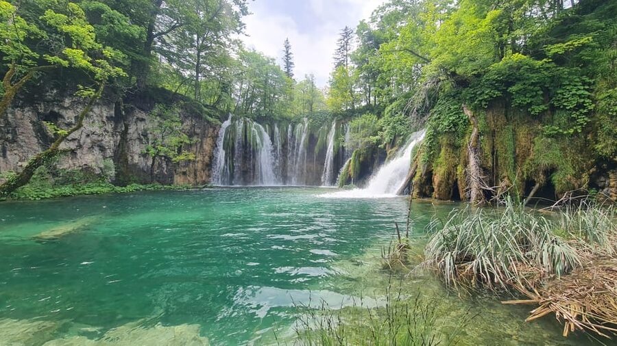 From Zadar: Plitvice Lakes Guided Tour with Boat & Train - Inside Plitvice: how the guided time works with independent pacing