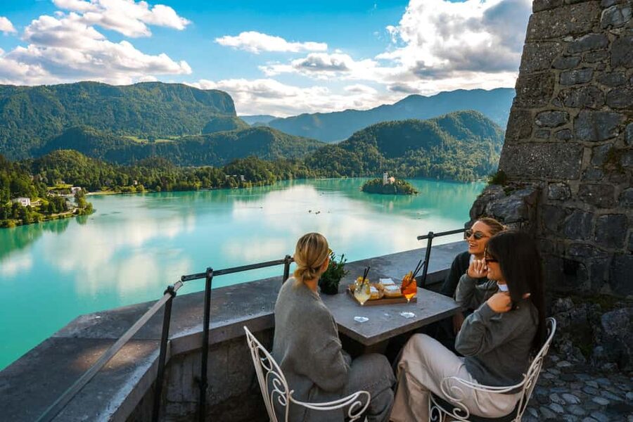 From Zagreb: Ljubljana and Lake Bled Tour - Guides, pace, and the small-group advantage