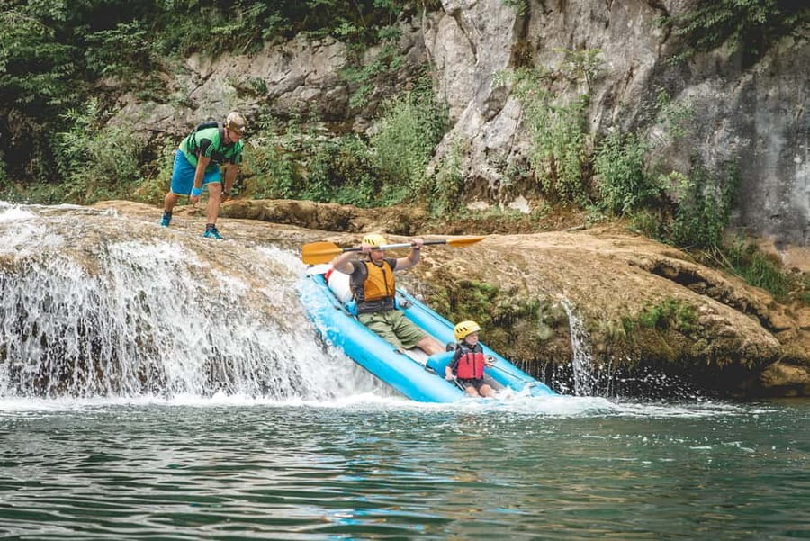 From Zagreb: Mrežnica kayaking & Rastoke village - day trip - Getting outfitted at the river base camp: comfort beats guesswork