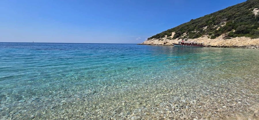 Full day boat-trip Medulin, blue Cave, Cres + dolphin search - Cres Town for two hours: walkable, shop-friendly, beach-ready
