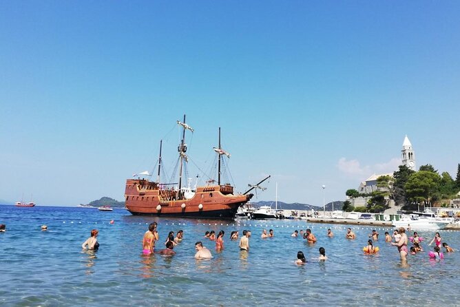 Galleon Elafiti Islands Cruise from Dubrovnik with Lunch - Lunch onboard the galleon: wine and water included, bar for extras