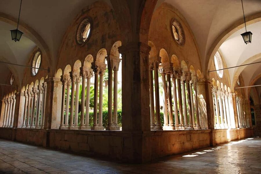 Game of Thrones Shooting Locations Guided Walking Tour - Nautika Restaurant start and the quick orientation that saves time