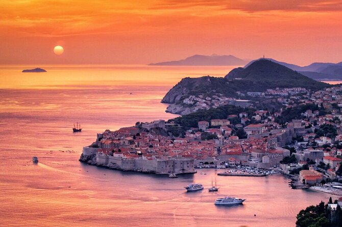 Golden hour SUNSET CRUISE from Dubrovnik Old Town - Meeting at Porat Dubrovnik and how boarding usually goes smoothly