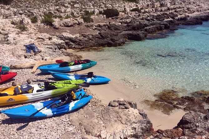 Guided kayaking tour to Pakleni islands - Meeting at Bonj Beach, 10:00 am, and how the day runs