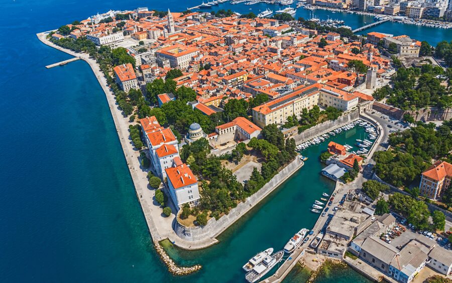 History Walking Group Tour in Old Center of Zadar - Kalelarga and People’s Square: the everyday Zadar intermission