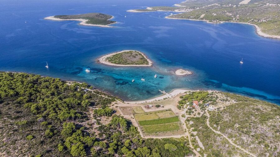 Hvar: Blue and Green Caves Boat Tour with Stiniva Beach - What to bring for a smooth, comfortable day