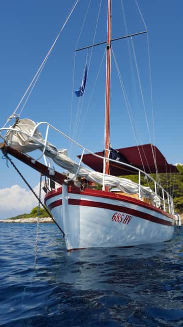 Hvar: Pakleni Islands Sailing Tour with Brunch - Pakleni Islands sailing: why this part of Hvar hits different