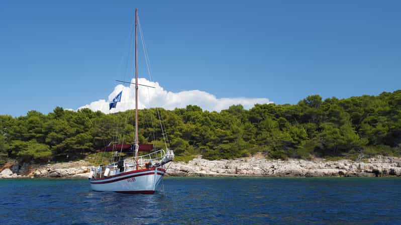 Hvar: Pakleni Islands Sailing Tour with Brunch - Snorkeling, caves, and beach time without the stress