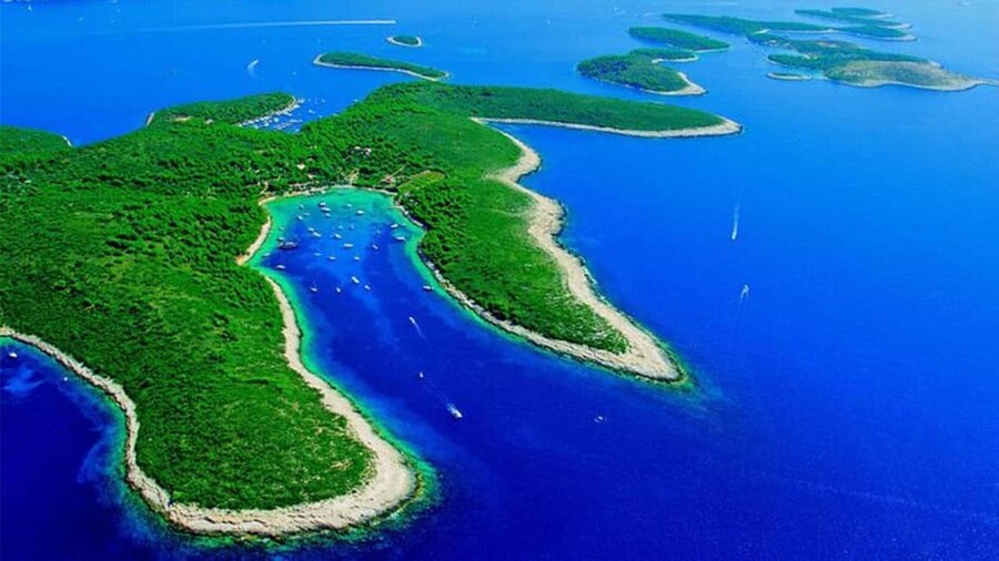 Hvar Tour from Split - Full Day Tour - On-board comfort, WiFi, and what “English-speaking captain and crew” means for you