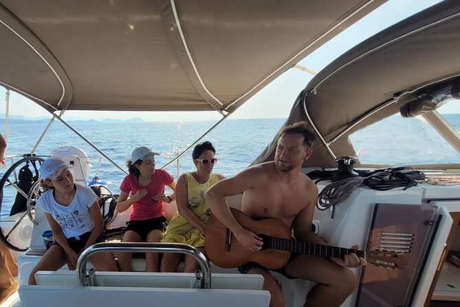 Islands Tour on Luxurious Jeanneau Sun Odyssey - Sunj Beach: Fine Sand, a Small East-Side Bay, and Easy Meal Options