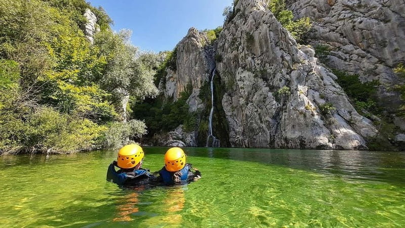 Iz Omisa: Extremni Canyoning na rijeci Cetini/ Free photos - Zadvarje gear setup: 5mm neoprene and the basics you will want on day-one