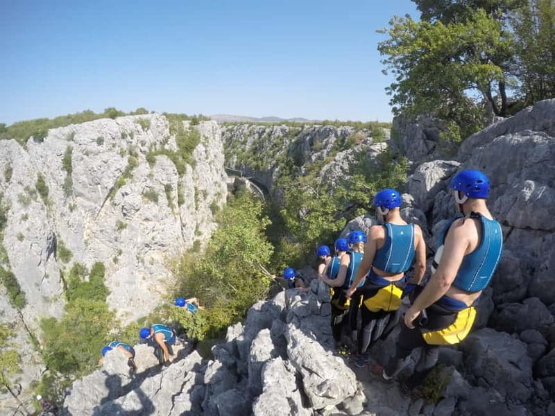 Iz Omisa: Extremni Canyoning na rijeci Cetini/ Free photos - The extreme choice: optional 55m cliff lowering vs the basic route hike