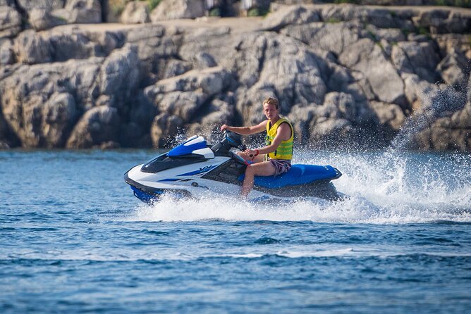 Jet Ski Rent 1h - Safety setup that lets you focus on driving and taking pictures