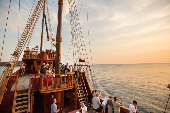 Karaka - The Best Dubrovnik Sunset Cruise (adults only) - Drinks, WiFi, and the Small Comforts That Matter
