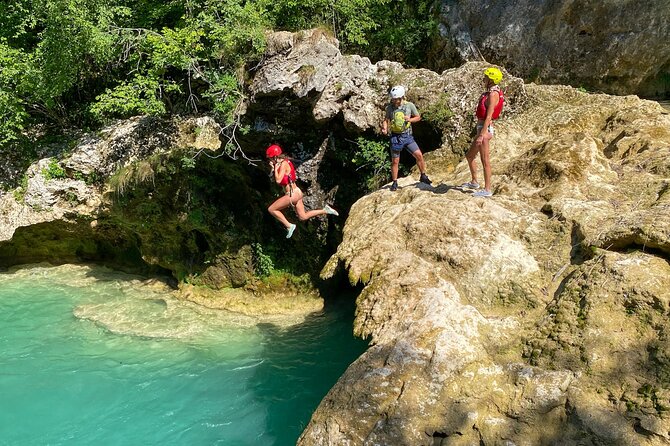 Kayaking at the Mreznica Canyon - Six travertine waterfalls: seeing them close, plus the fun extras