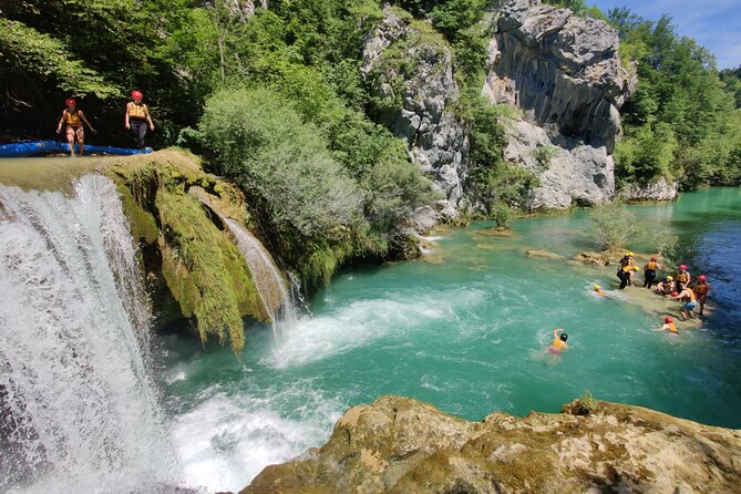 Kayaking Mreznica Waterfalls close to Plitvice Lakes - Guides, group size, and how beginners stay in control
