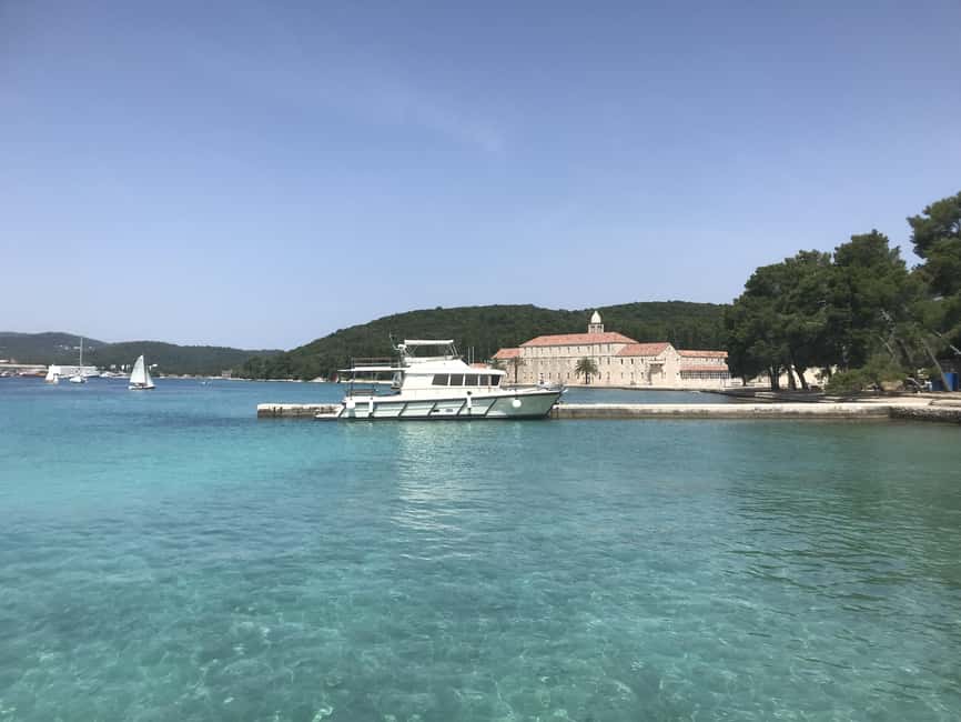 Korcula Island: Guided Snorkeling Adventure with lunch - Lunch on the yacht: a Mediterranean 3-course meal with wine