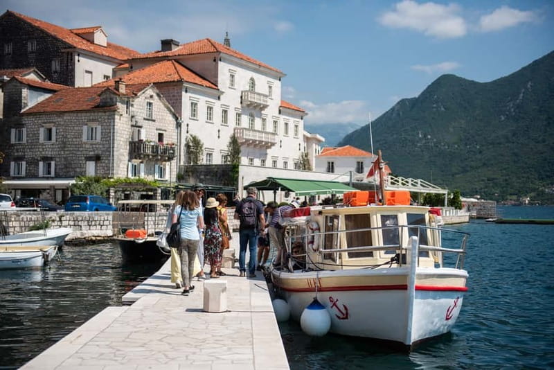 Kotor & Perast: Guided Day Trip From Dubrovnik - Kotor Old Town With a Live Guide, What You Get in 3 Hours
