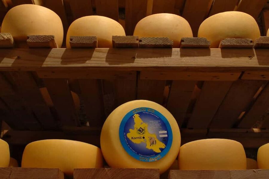 KRK: Cheese factory inside tour and product tasting–guide - Welcome Drink and a Family Story You Can Follow