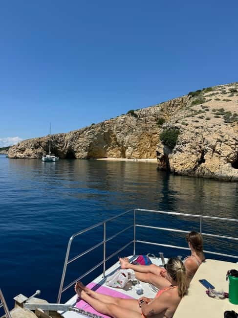 Krk: Golden Bay, Blue Cave, & 4 Islands Cruise - Kormat Island for Seagulls: Expect Birds to Run the Show