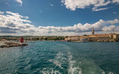 Krk: Golden Beach and Blue Cave Cruise with Welcome Drink